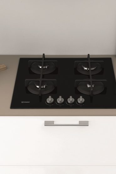 Indesit Gas on glass hob