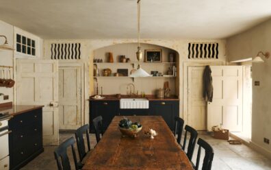 Kitchens-Review-De-Vol.TheClassicEnglishKitchen-deVOL